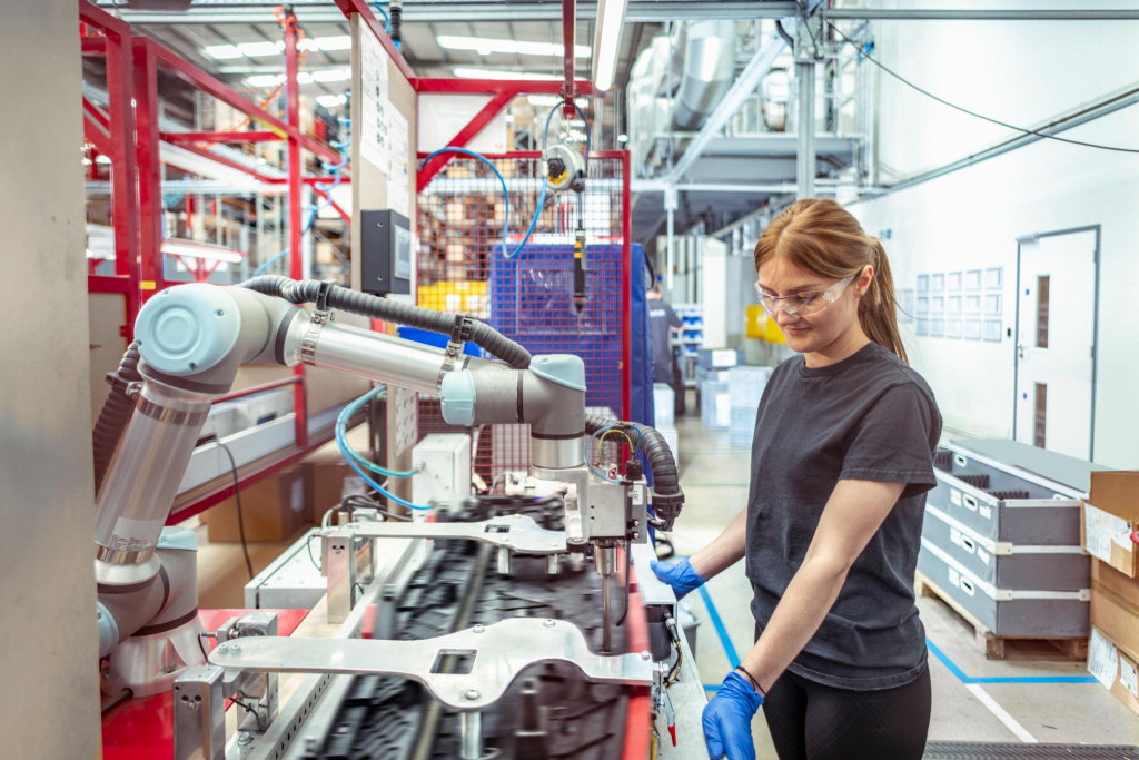 Industri 5.0 Mengubah Pabrikmu: Beginilah Kolaborasi Manusia dan Mesin Bekerja