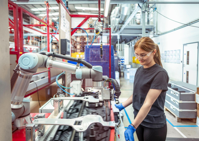 Industri 5.0 Mengubah Pabrikmu: Beginilah Kolaborasi Manusia dan Mesin Bekerja